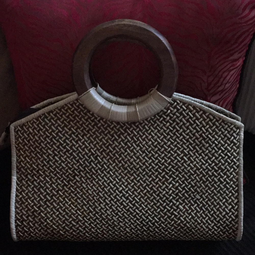 Straw summer purse